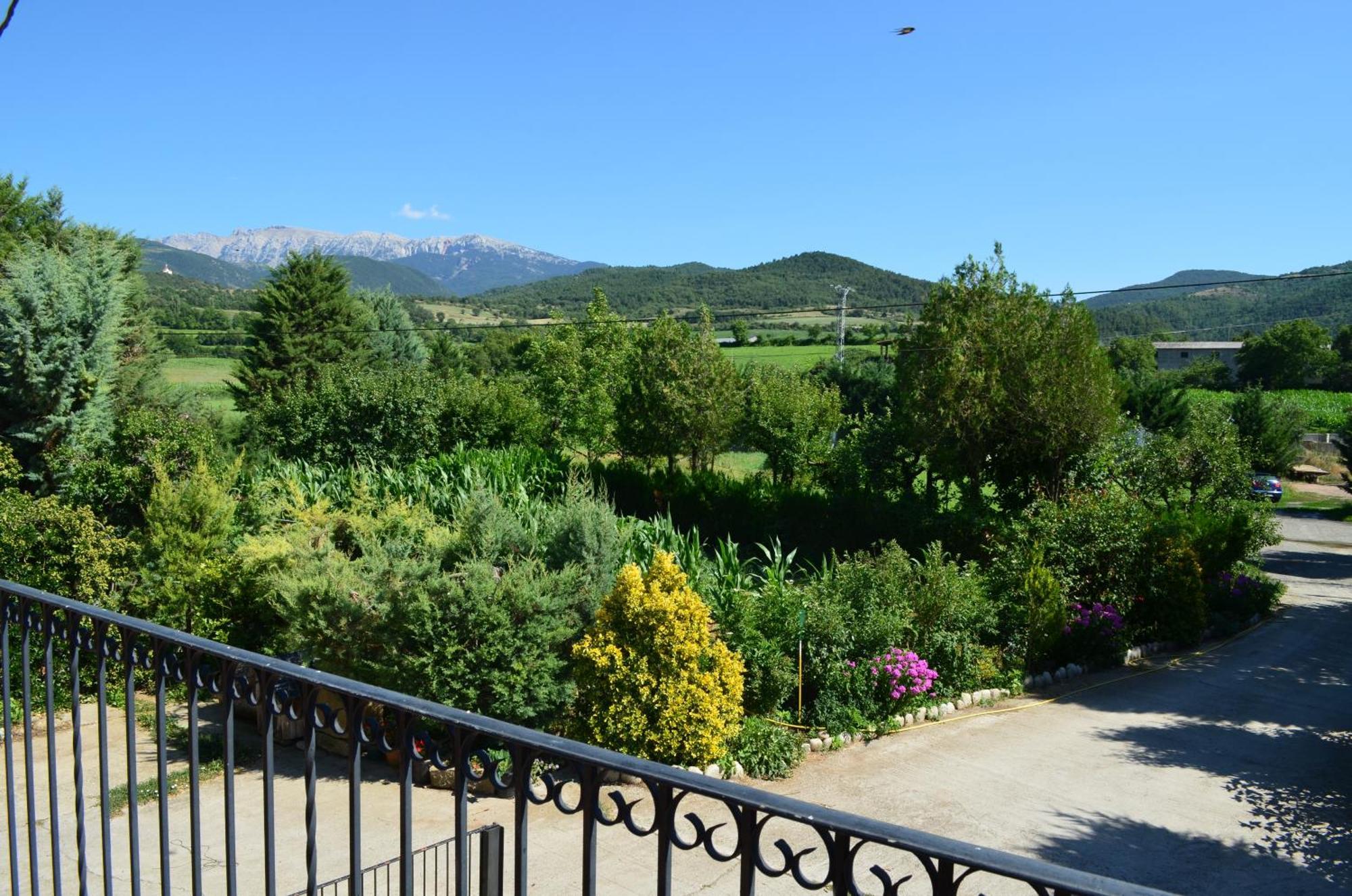 Casa Rural La Vall Del Cadi La Seu d'Urgell Bagian luar foto