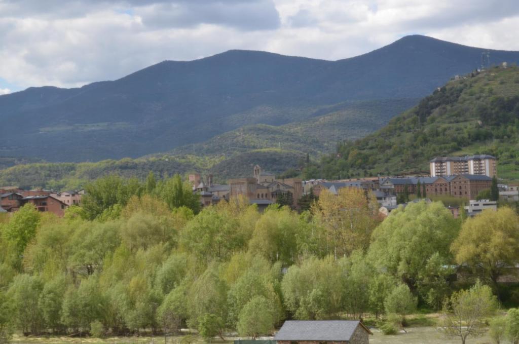Casa Rural La Vall Del Cadi La Seu d'Urgell Ruang foto